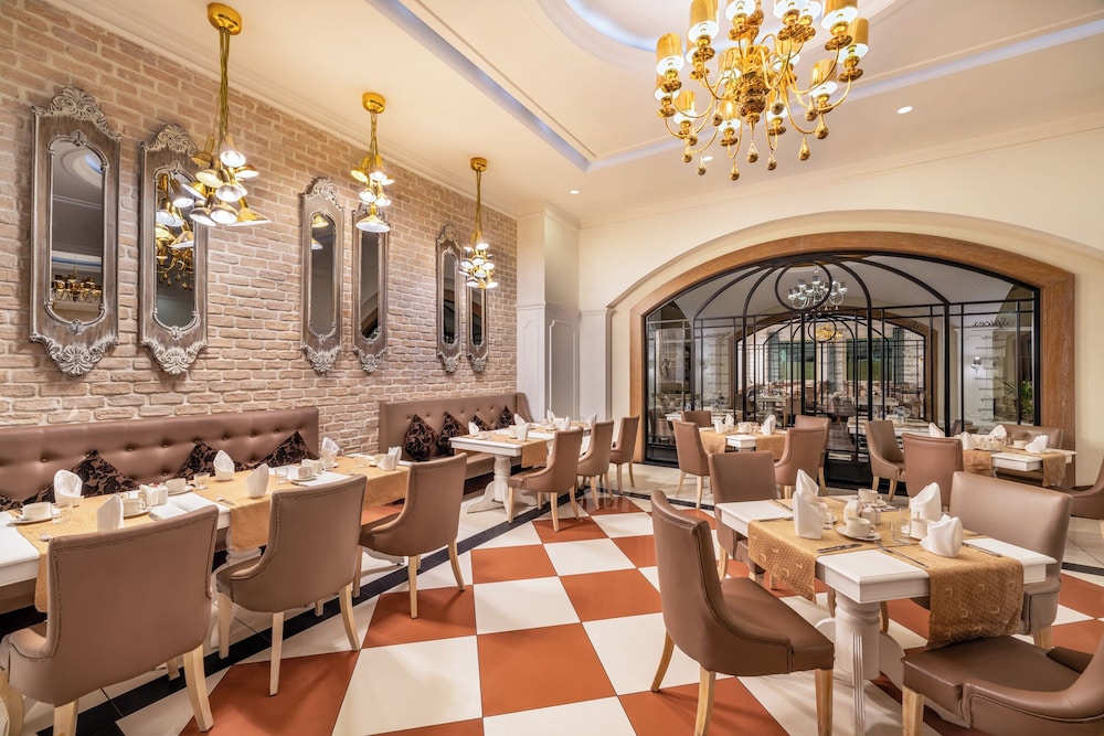 Delphin Imperial — Restaurant in Lara