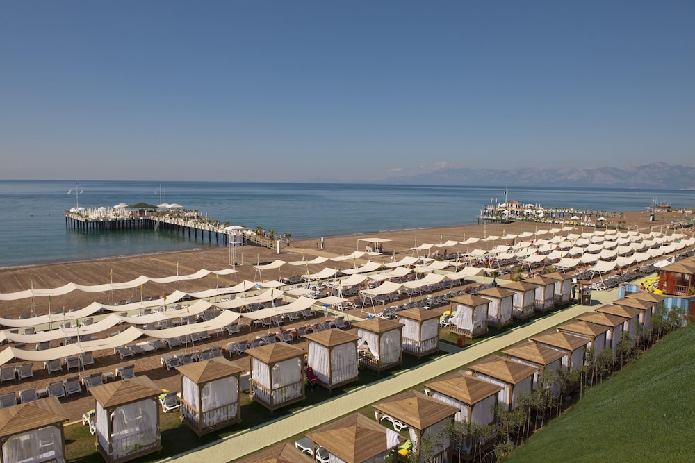 Delphin Imperial — Outdoor in Lara