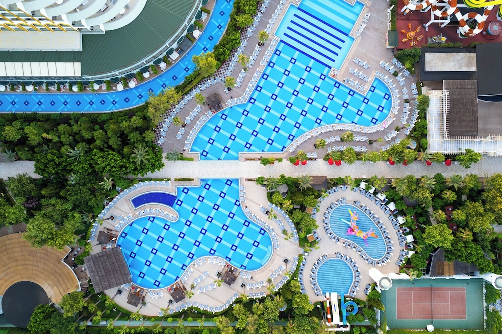 Delphin Imperial — Pool in Lara