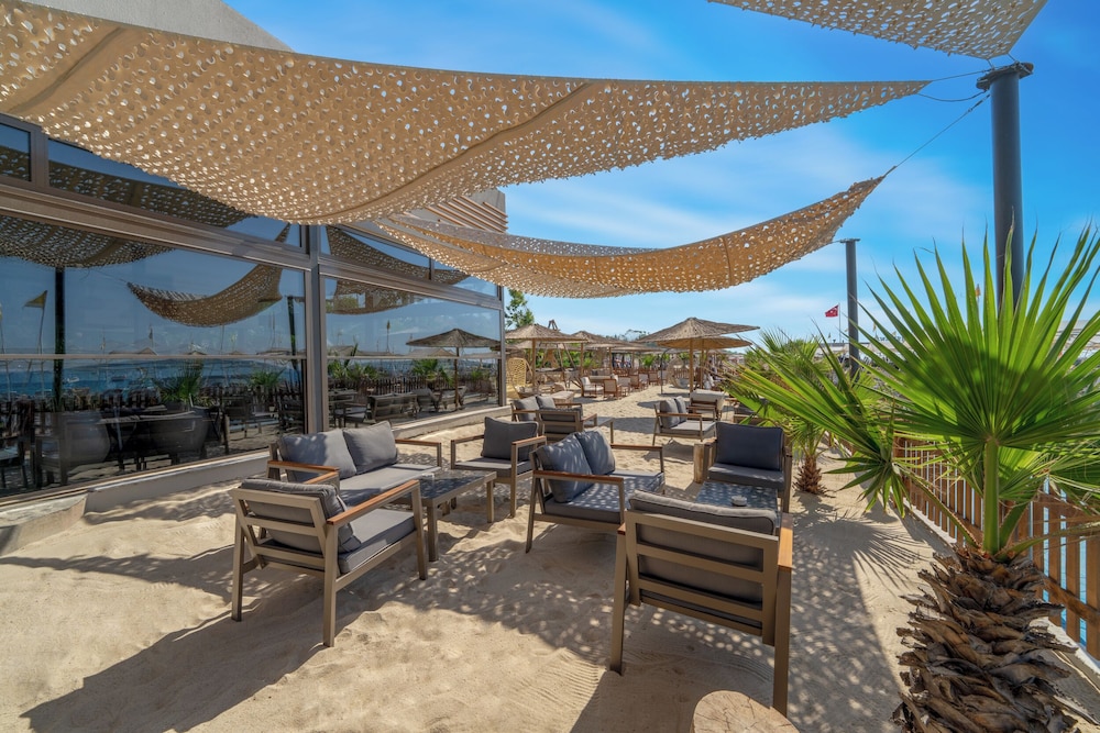 Delphin Imperial — Restaurant in Lara