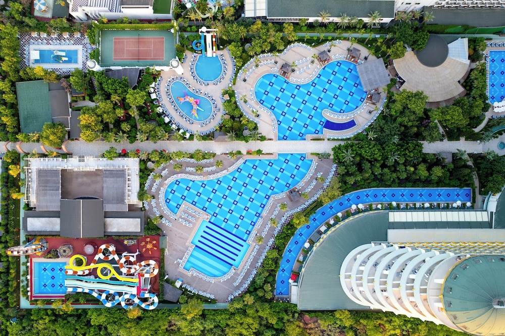 Delphin Imperial — Pool in Lara