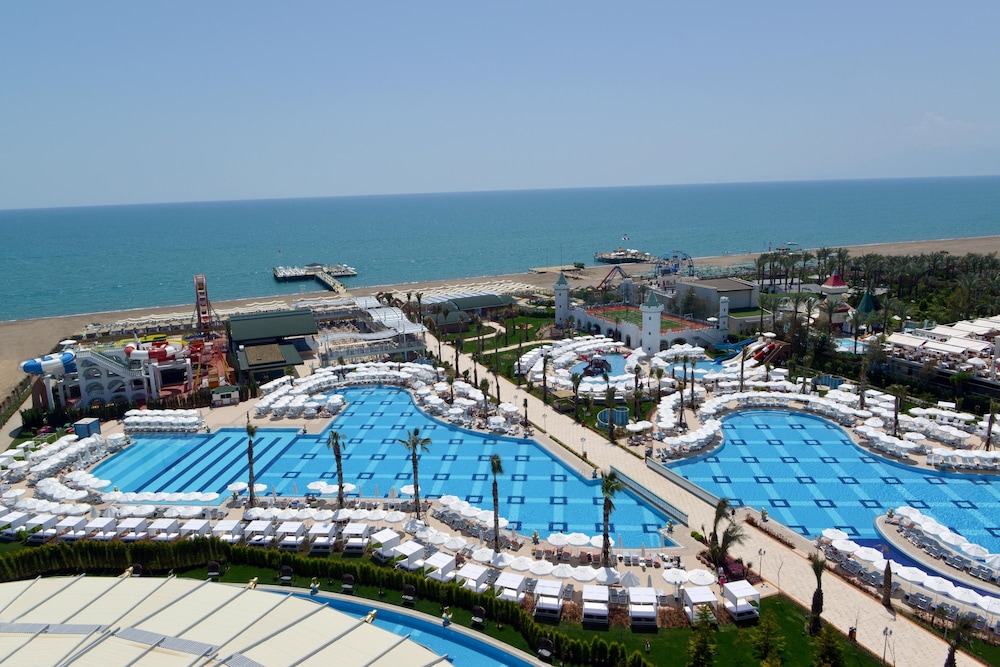 Delphin Imperial — Pool in Lara
