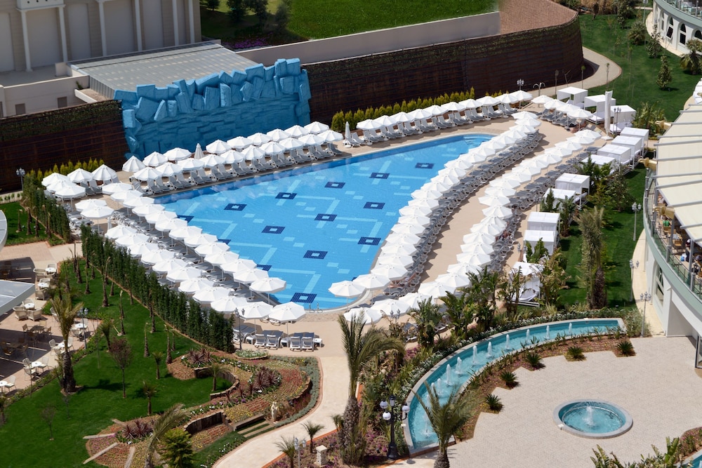 Delphin Imperial — Pool in Lara