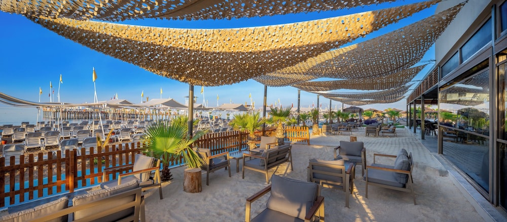Delphin Imperial — Restaurant in Lara