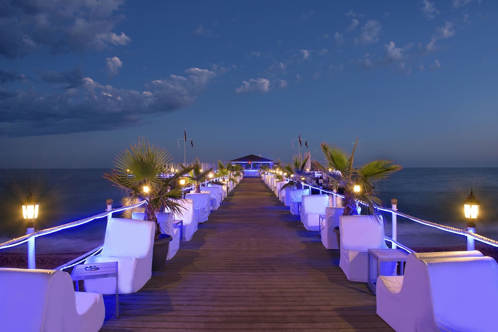 Delphin Imperial — Outdoor in Lara