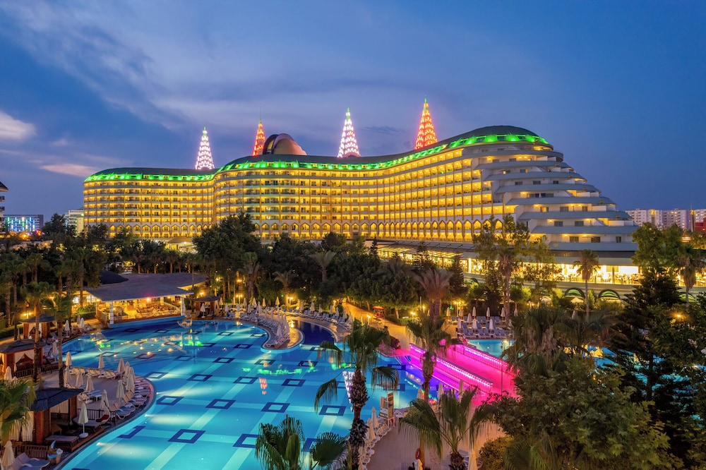 Delphin Imperial — Outdoor in Lara