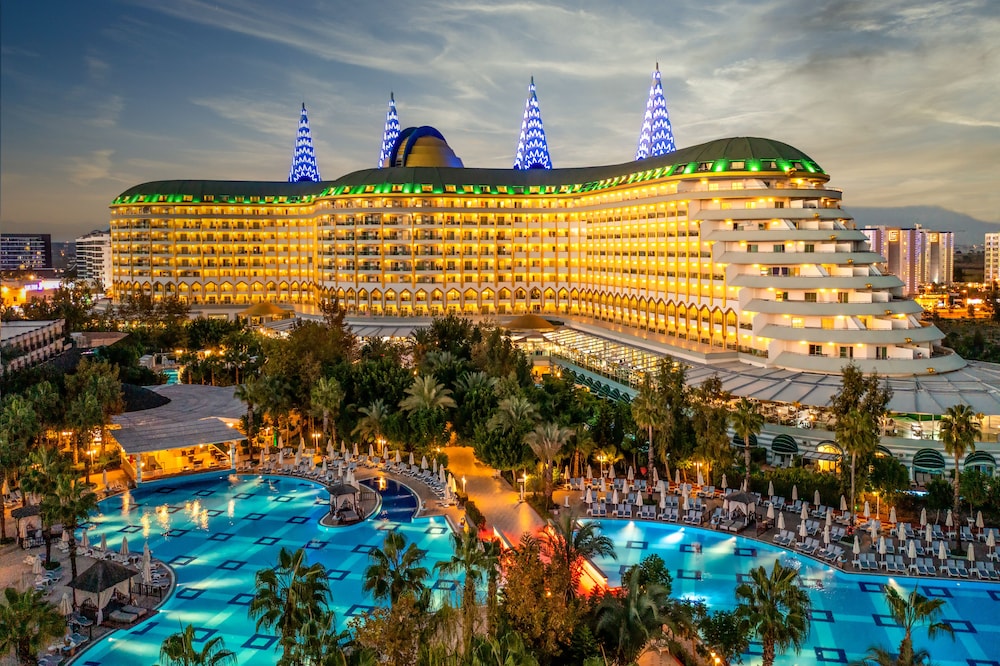 Delphin Imperial — Outdoor in Lara