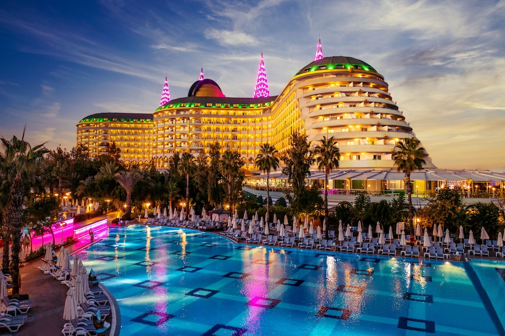 Delphin Imperial — Pool in Lara