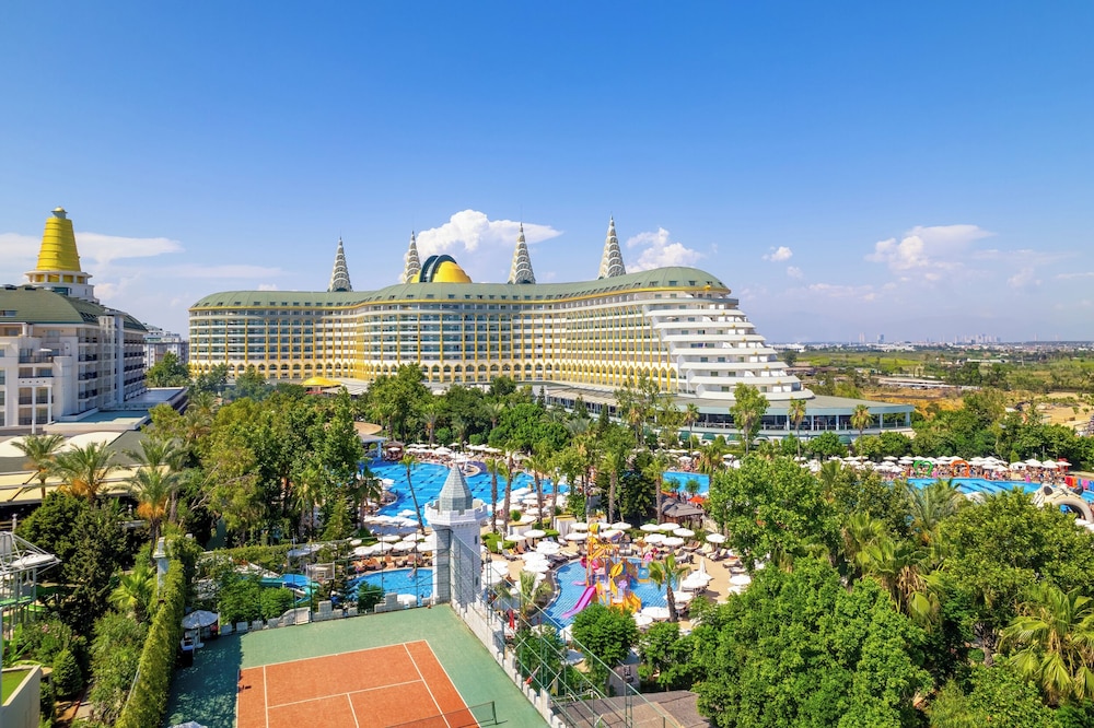 Delphin Imperial — Outdoor in Lara
