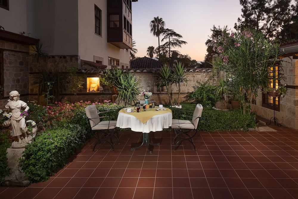 Dogan Hotel by Prana Hotels & Resorts - Special Class — Hotel building in Antalya