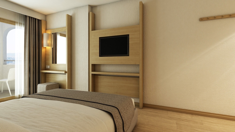 Fortuna Beach Hotel - All Inclusive — Hotel rooms in İçmeler, Mugla
