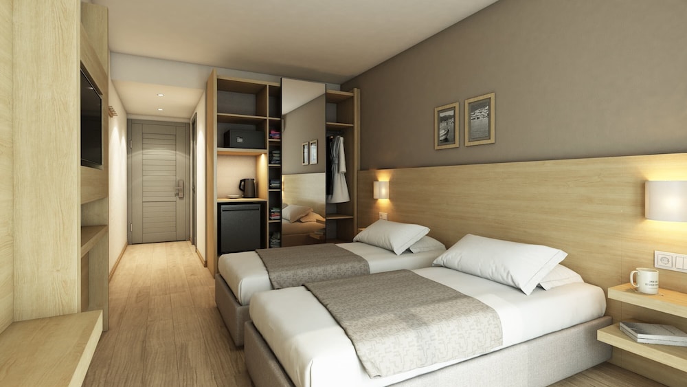 Fortuna Beach Hotel - All Inclusive — Hotel rooms in İçmeler, Mugla