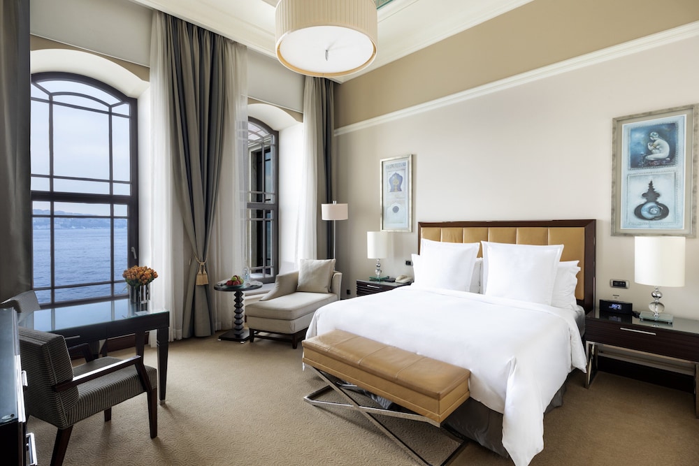 Four Seasons Hotel Istanbul at the Bosphorus — Hotel rooms in Istanbul, Istanbul