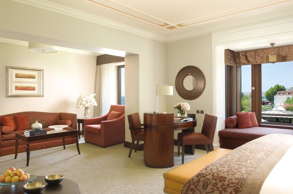 Four Seasons Hotel Istanbul at the Bosphorus — Hotel rooms in Istanbul, Istanbul