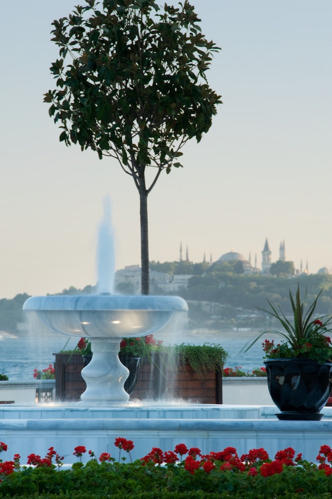 Four Seasons Hotel Istanbul at the Bosphorus — Attractions in the area in Istanbul, Istanbul