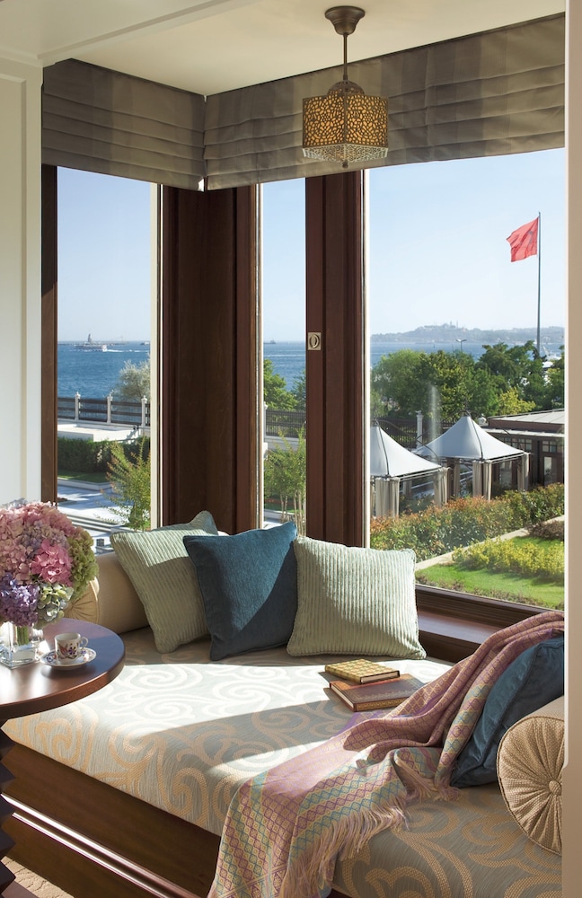 Four Seasons Hotel Istanbul at the Bosphorus — Hotel rooms in Istanbul, Istanbul