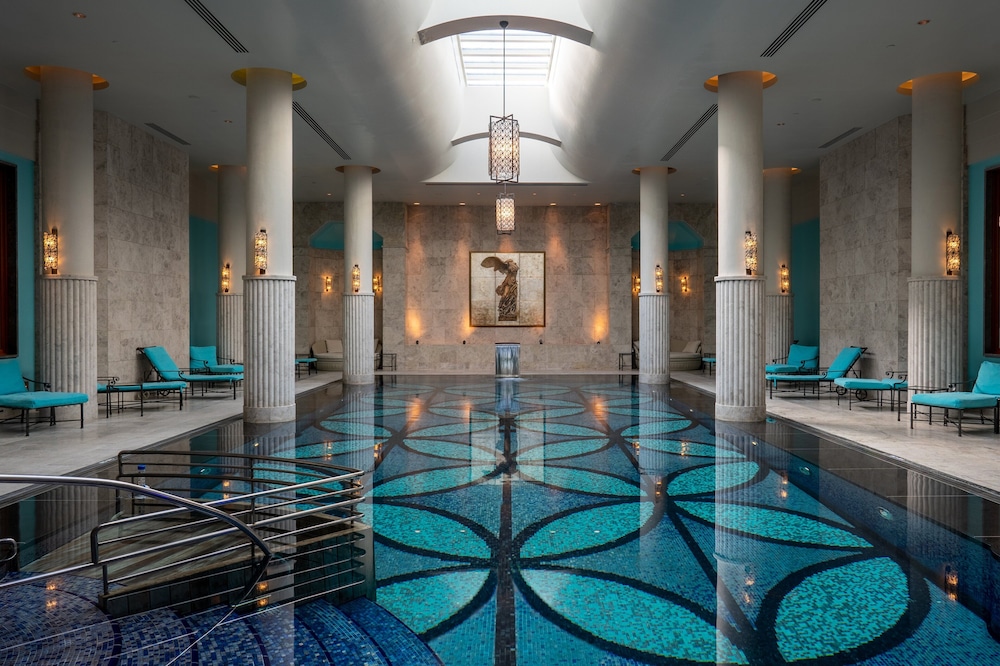 Four Seasons Hotel Istanbul at the Bosphorus — Swimming pool in Istanbul, Istanbul