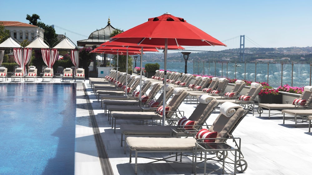 Four Seasons Hotel Istanbul at the Bosphorus — Swimming pool in Istanbul, Istanbul
