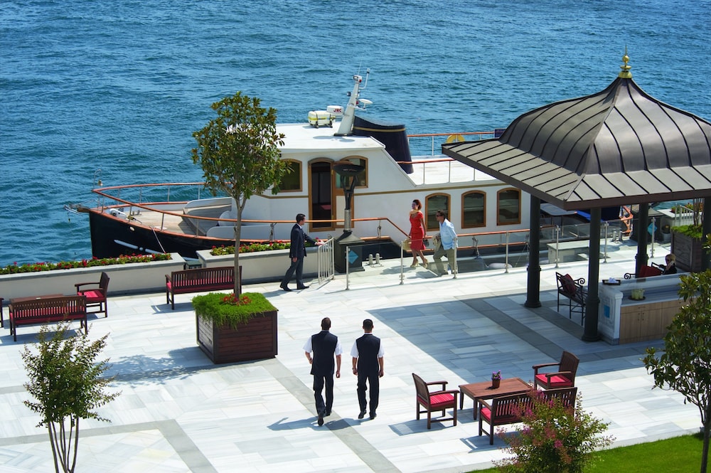 Four Seasons Hotel Istanbul at the Bosphorus — Restaurant & bars in Istanbul, Istanbul