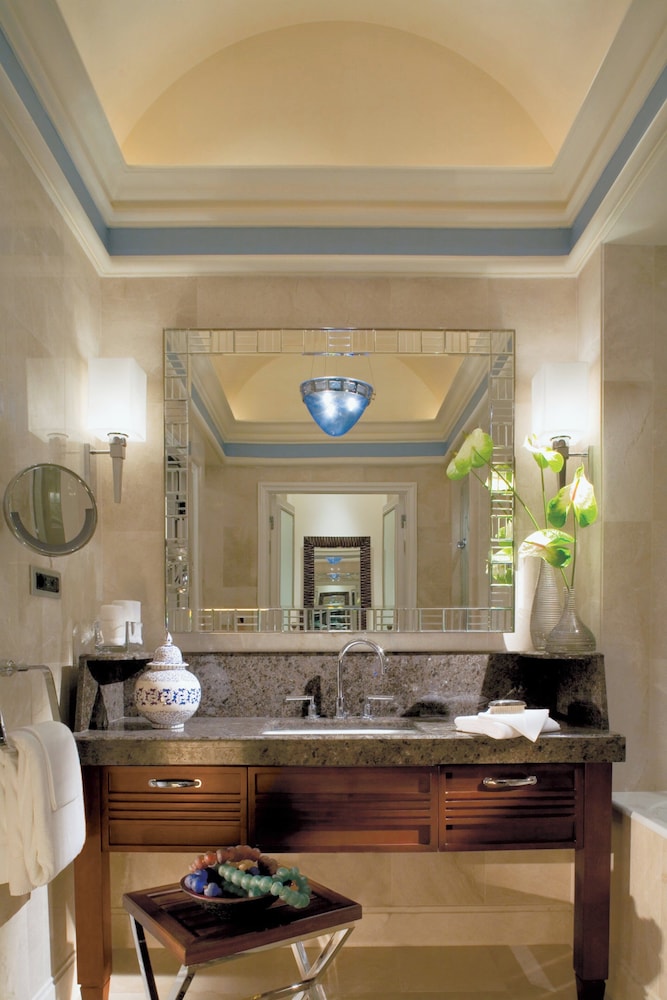 Four Seasons Hotel Istanbul at the Bosphorus — Hotel rooms in Istanbul, Istanbul