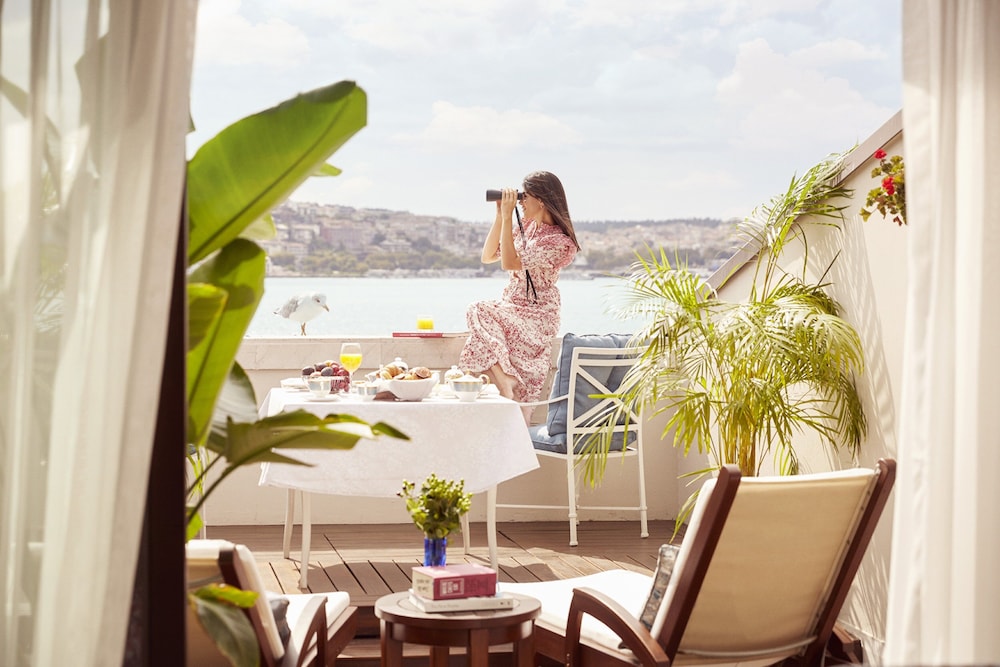 Four Seasons Hotel Istanbul at the Bosphorus — Hotel rooms in Istanbul, Istanbul