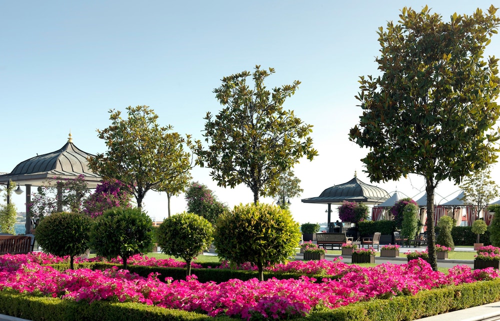 Four Seasons Hotel Istanbul at the Bosphorus — Restaurant & bars in Istanbul, Istanbul
