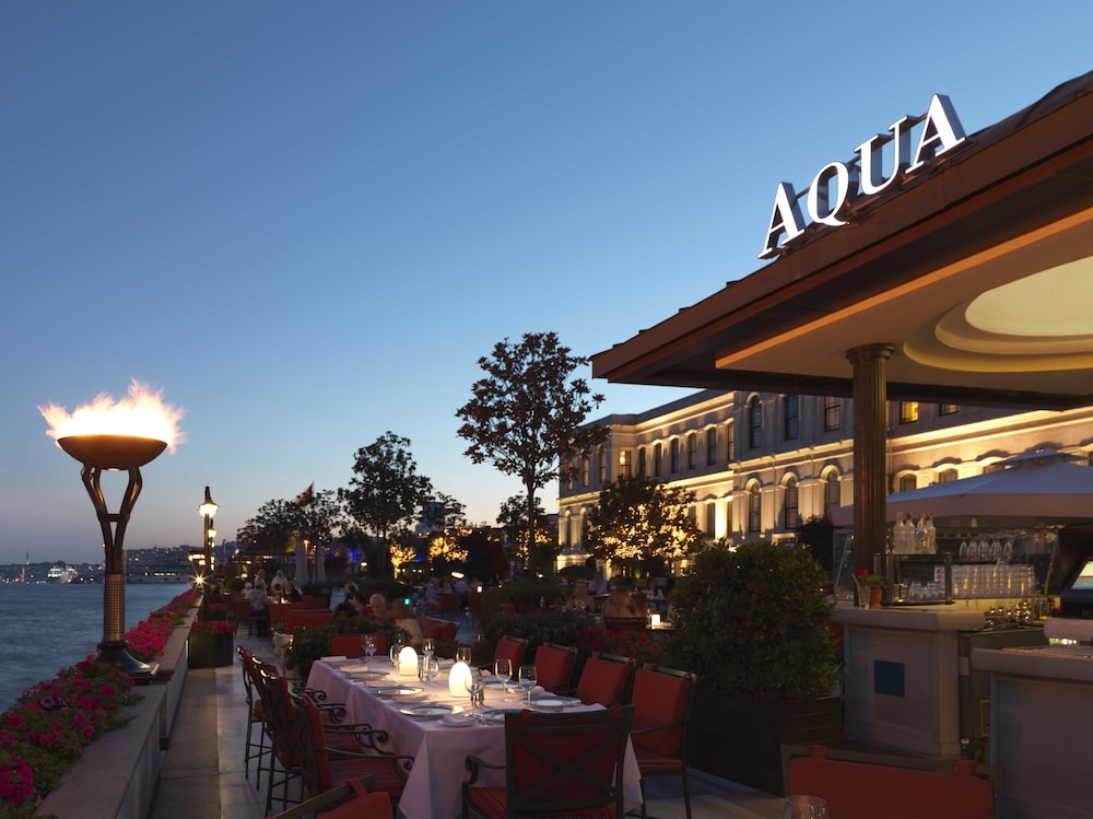 Four Seasons Hotel Istanbul at the Bosphorus — Restaurant & bars in Istanbul, Istanbul