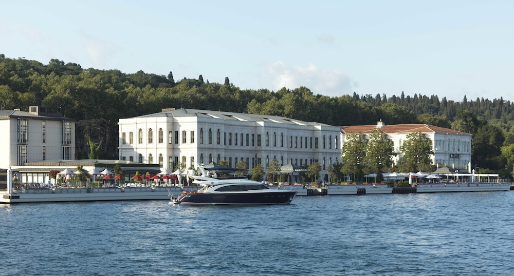 Four Seasons Hotel Istanbul at the Bosphorus — Hotel building in Istanbul, Istanbul