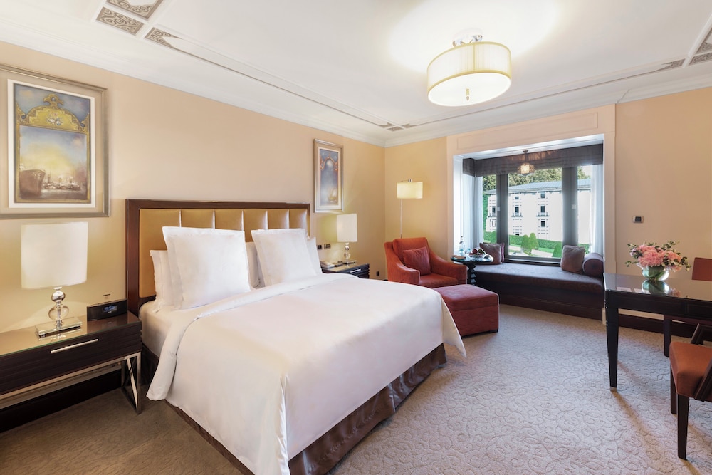 Four Seasons Hotel Istanbul at the Bosphorus — Hotel rooms in Istanbul, Istanbul