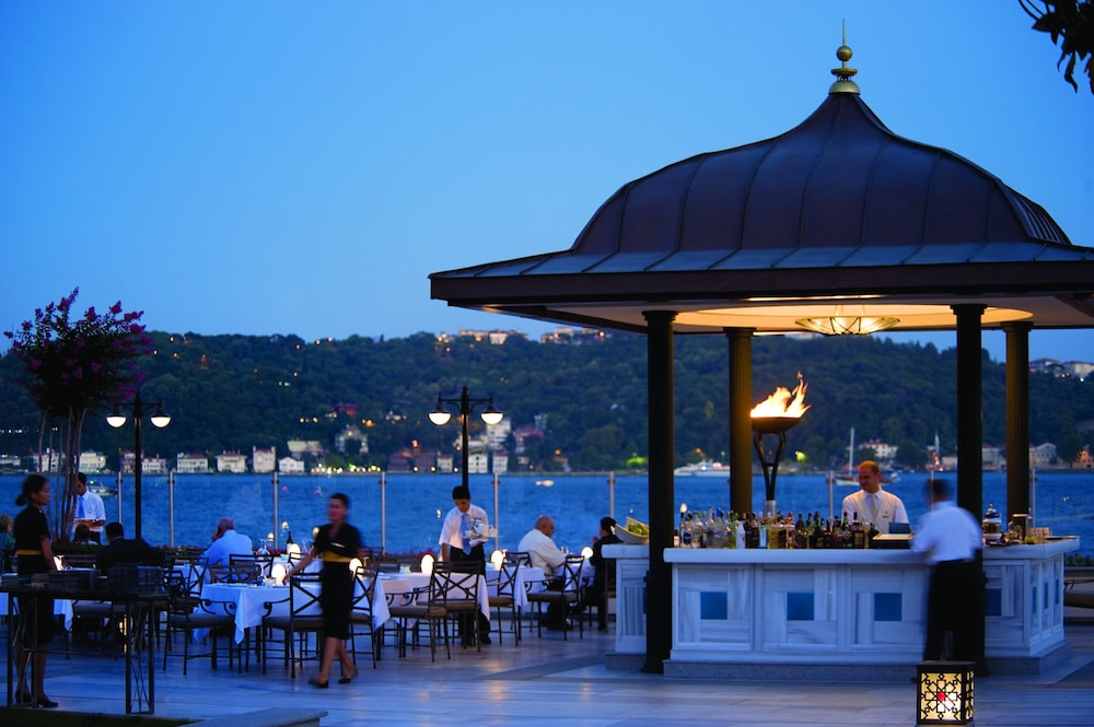 Four Seasons Hotel Istanbul at the Bosphorus — Restaurant & bars in Istanbul, Istanbul