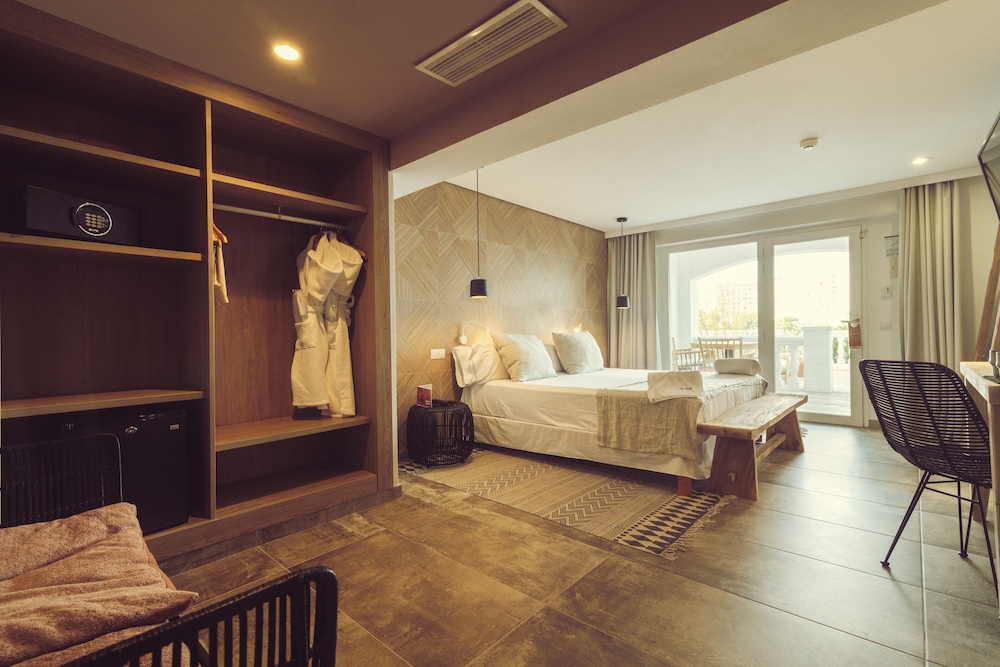 ICON Valparaiso - Adults Only — Hotel rooms in Calas de Mallorca, Balearic Islands