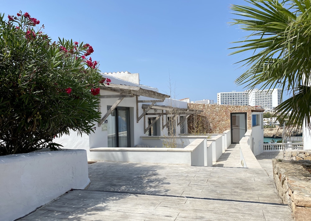 ICON Valparaiso - Adults Only — Hotel building in Calas de Mallorca, Balearic Islands