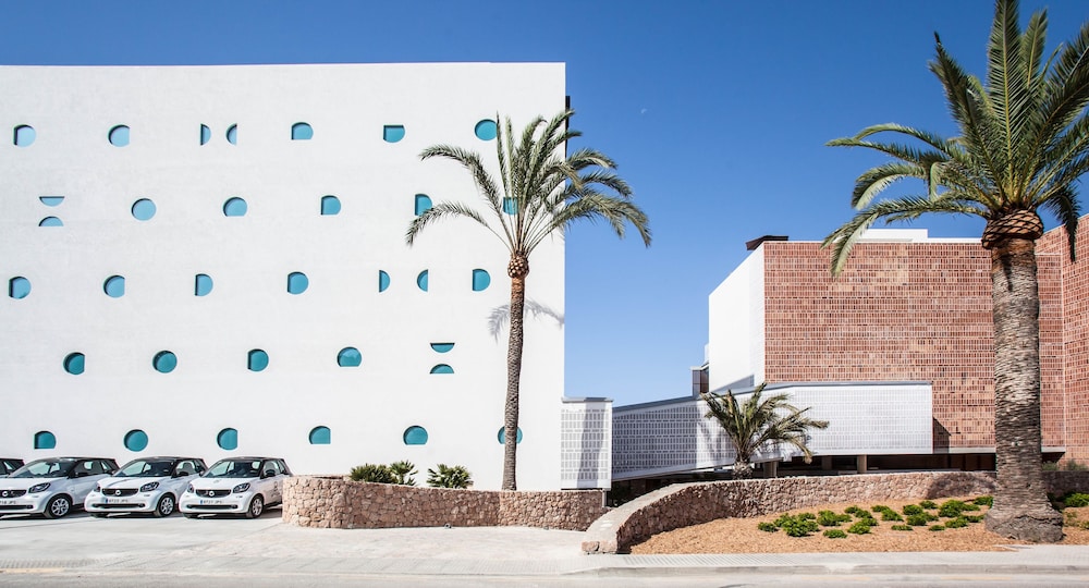 Ocean Drive Talamanca — Hotel building in Ibiza Town, Balearic Islands
