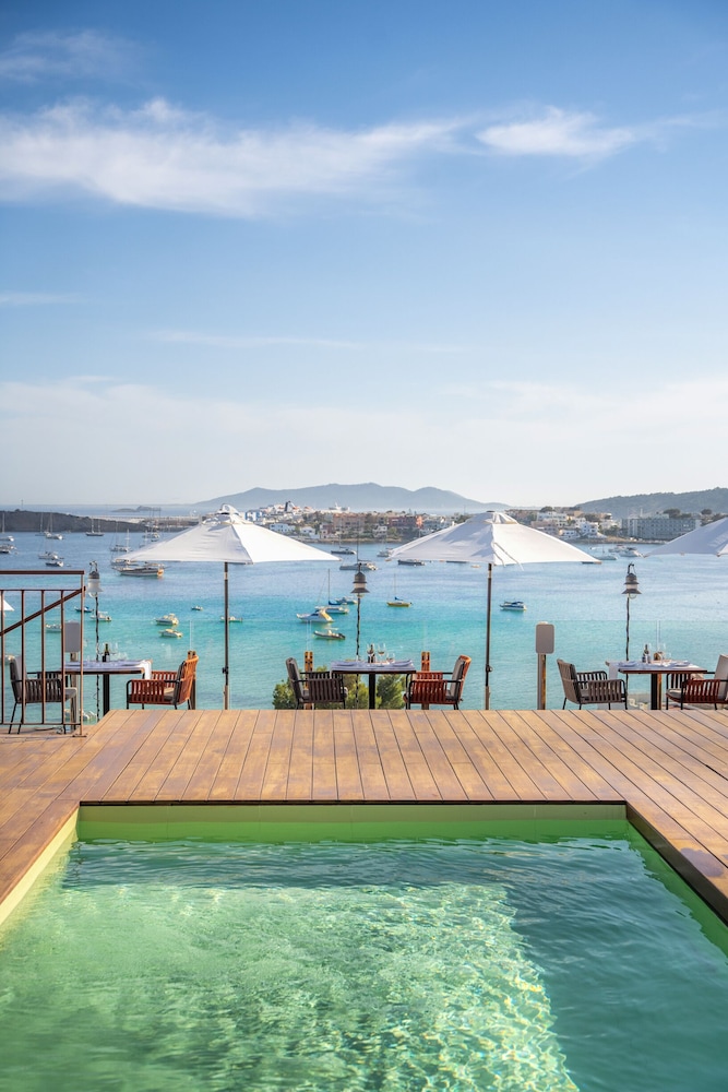 Ocean Drive Talamanca — Restaurant & bars in Ibiza Town, Balearic Islands