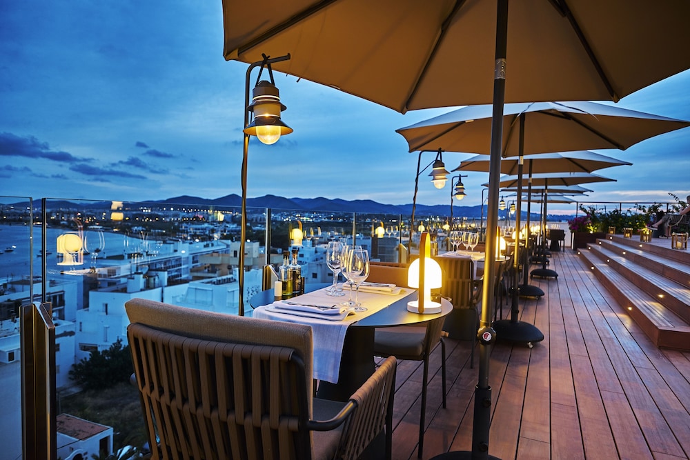 Ocean Drive Talamanca — Restaurant & bars in Ibiza Town, Balearic Islands