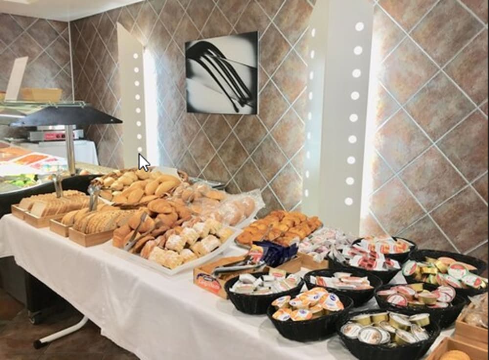Hotel Villa de Laredo — Restaurant & bars in Fuengirola, Andalusia