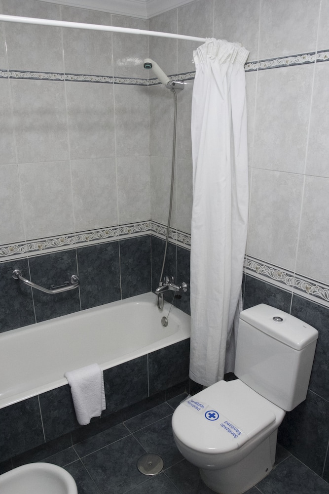 Hotel Villa de Laredo — Hotel rooms in Fuengirola, Andalusia