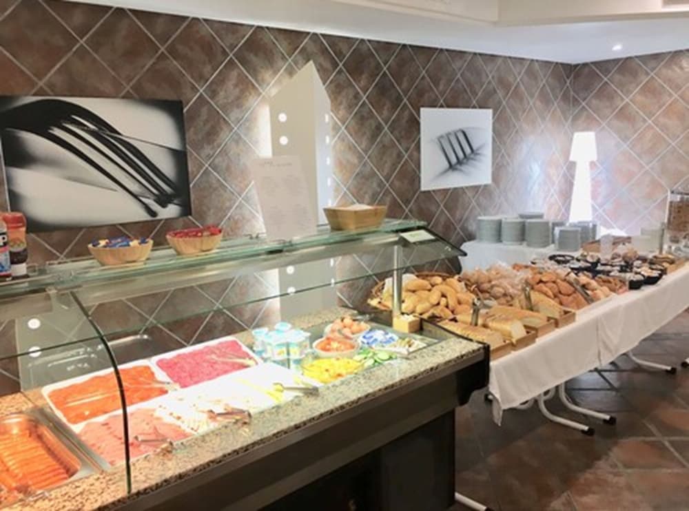 Hotel Villa de Laredo — Restaurant & bars in Fuengirola, Andalusia