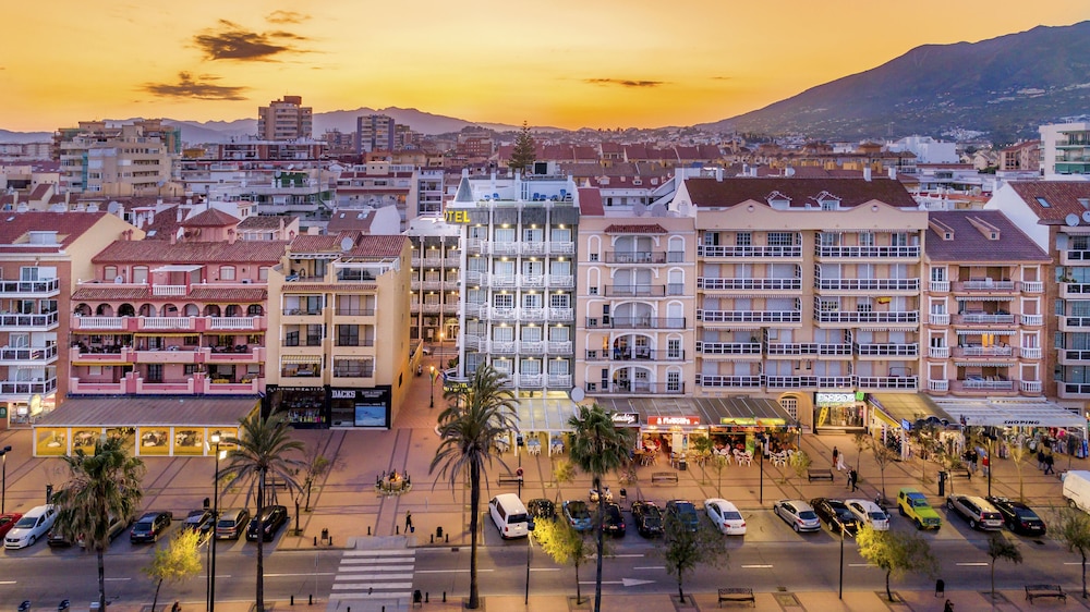 Hotel Villa de Laredo — Hotel building in Fuengirola, Andalusia