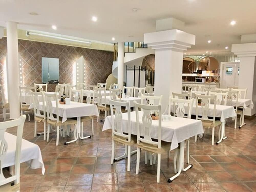 Hotel Villa de Laredo — Restaurant & bars in Fuengirola, Andalusia