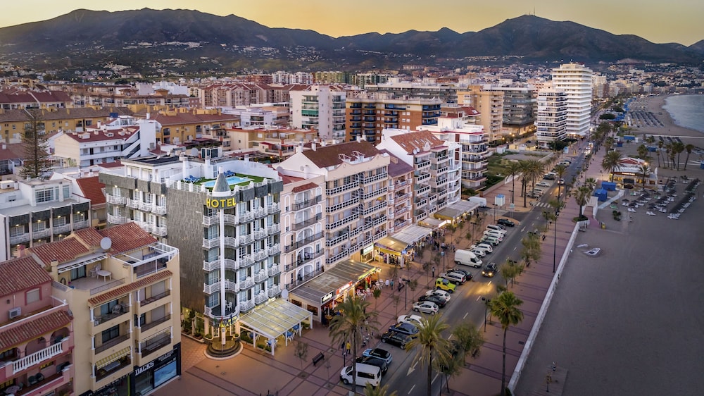 Hotel Villa de Laredo — Hotel building in Fuengirola, Andalusia