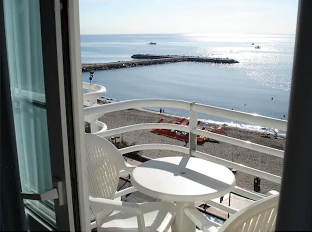 Hotel Villa de Laredo — Hotel rooms in Fuengirola, Andalusia