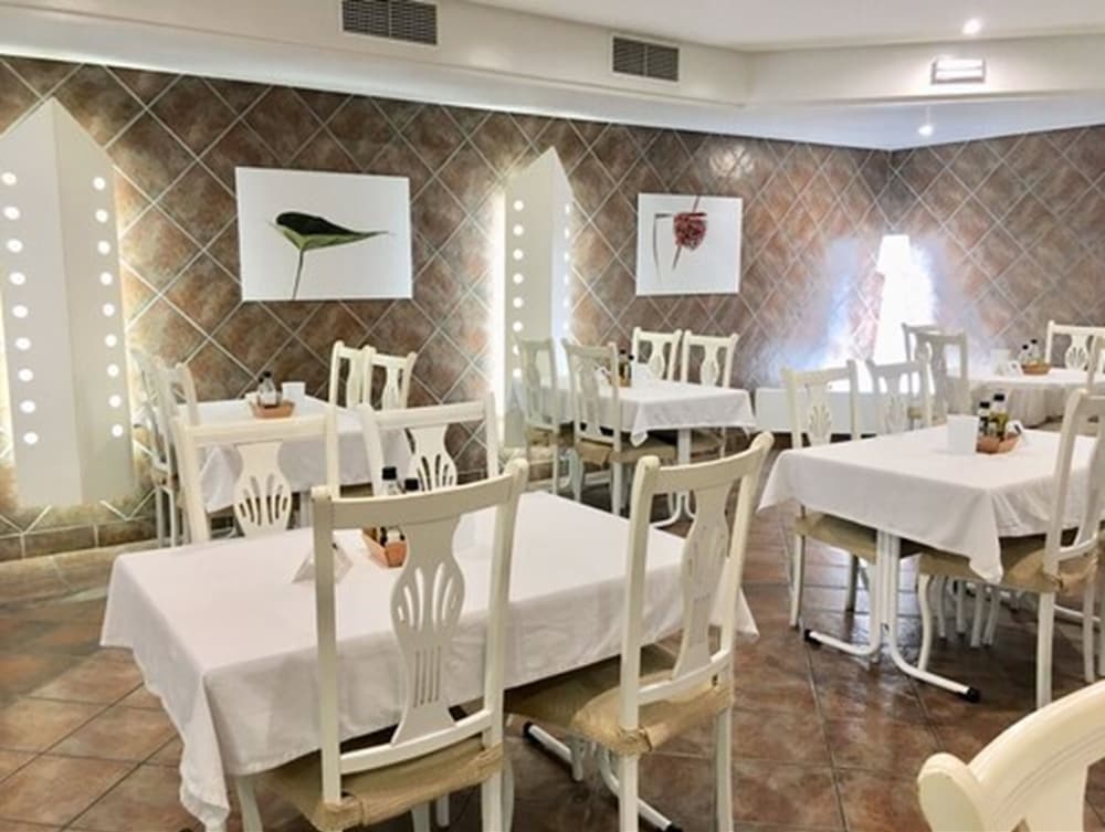 Hotel Villa de Laredo — Restaurant & bars in Fuengirola, Andalusia
