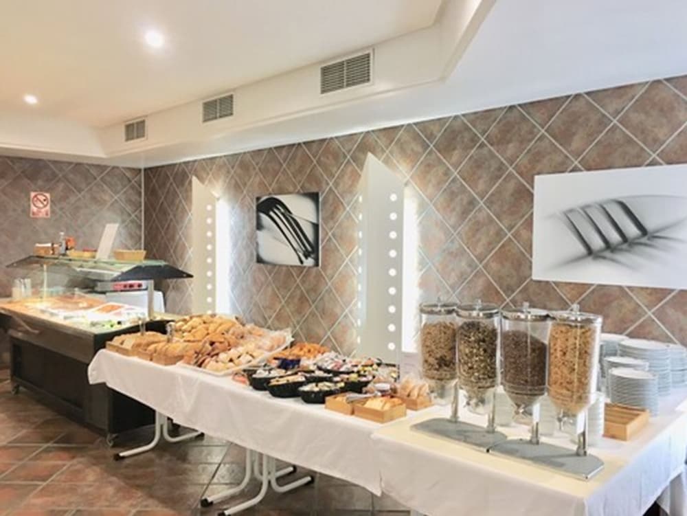 Hotel Villa de Laredo — Restaurant & bars in Fuengirola, Andalusia