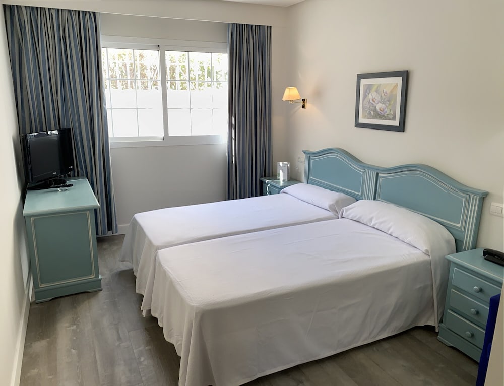 Hotel Villa de Laredo — Hotel rooms in Fuengirola, Andalusia