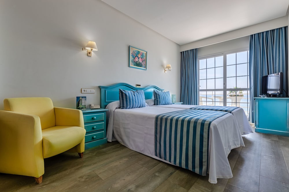 Hotel Villa de Laredo — Hotel rooms in Fuengirola, Andalusia
