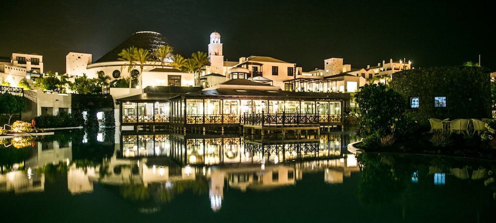 Hotel LIVVO Volcán Lanzarote — Restaurant & bars in Playa Blanca, Canary Islands