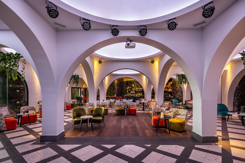 Hotel LIVVO Volcán Lanzarote — Restaurant & bars in Playa Blanca, Canary Islands