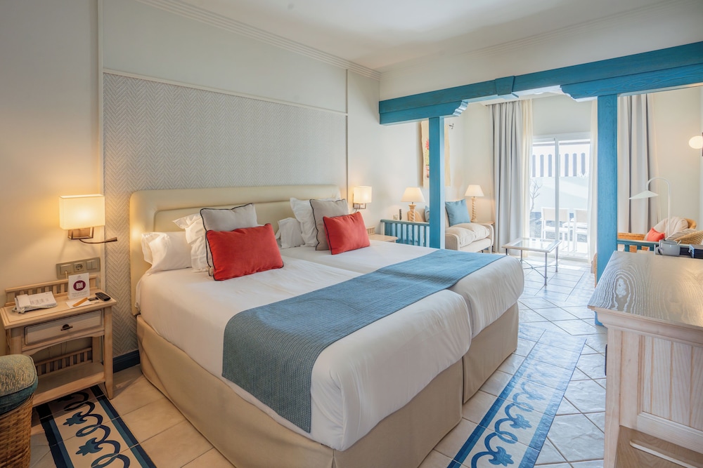 Hotel LIVVO Volcán Lanzarote — Hotel rooms in Playa Blanca, Canary Islands
