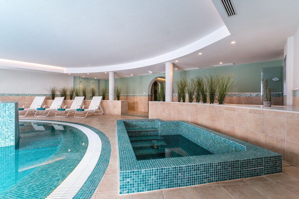 Hotel LIVVO Volcán Lanzarote — Swimming pool in Playa Blanca, Canary Islands